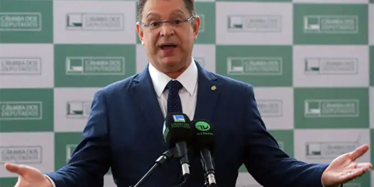 Flávio Bolsonaro pré-candidato à Presidência é “teste de lealdade”, avalia líder do PL