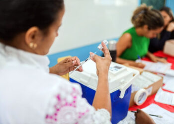 Ipatinga amplia vacinação de adolescentes com estratégias temporárias para ACWY e HPV