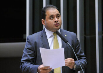 Fraudes no INSS: STF autoriza busca na casa do senador Weverton