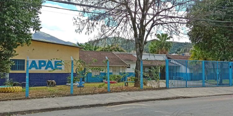 Apae não é problema. É solução. O problema é governar de costas para a realidade