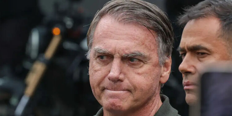 Polícia Militar do DF coloca detento para auxiliar na medicação de Bolsonaro