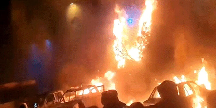 Cerca de dois mil manifestantes foram mortos em protestos no Irã, diz autoridade