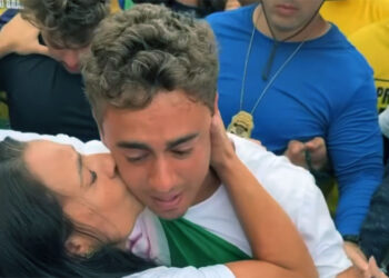 Família surpreende Nikolas em caminhada rumo a Brasília