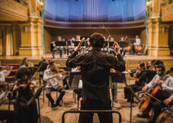 Escândalos em sinfonia: O Brasil refém de uma orquestra de poder e o povo pagando a conta