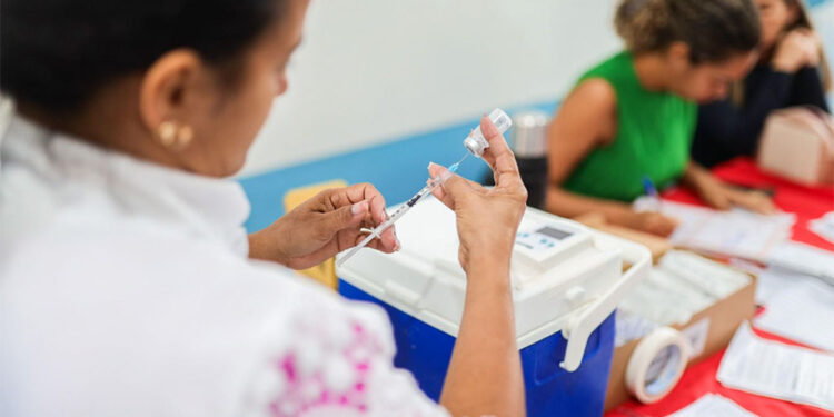 Ipatinga amplia temporariamente vacinação contra meningite com a ACWY
