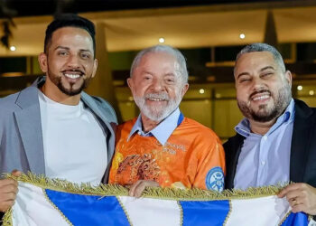 Deputados acionam PGR após repasse federal a escola de samba que homenageará Lula