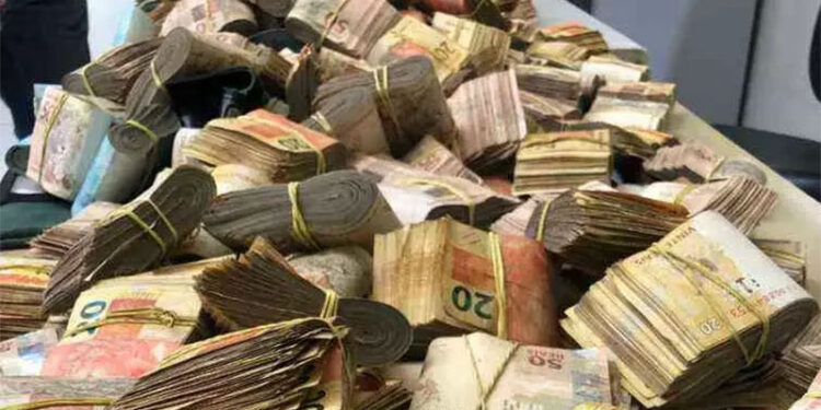Milhões na propaganda, migalhas para o povo