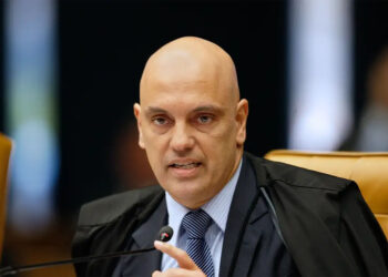 Moraes dá cinco dias para defesa de Bolsonaro e PGR se manifestarem sobre laudo médico