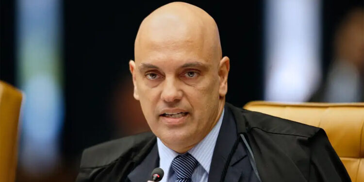 Moraes dá cinco dias para defesa de Bolsonaro e PGR se manifestarem sobre laudo médico