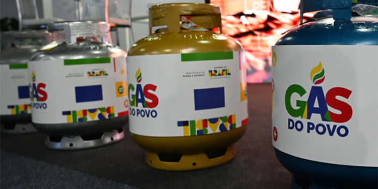 Vale Gás: assistencialismo não é justiça social, é controle político