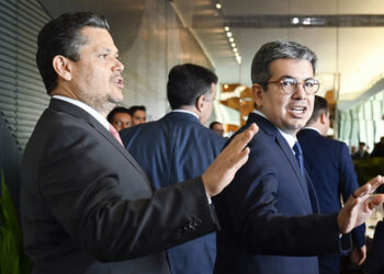 Entidade de jornalistas independentes pede saída de Alcolumbre da presidência do senado