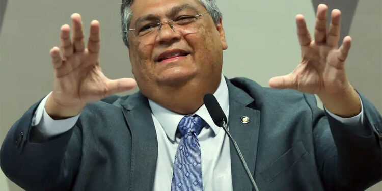 Dino suspende quebra de sigilo de empresária ligada a Lulinha aprovada pela CPMI