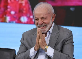 Lula revoga visto de assessor de Trump que viria ao país para visitar Bolsonaro