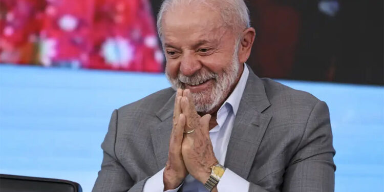 Lula revoga visto de assessor de Trump que viria ao país para visitar Bolsonaro