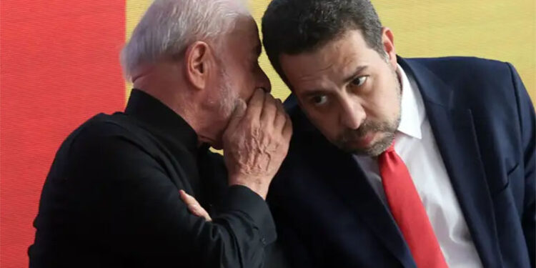Lula e Boulos defendem nova contribuição para motoristas e entregadores de aplicativo