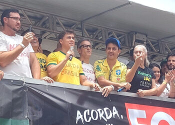 Manifestação reúne milhares na Praça da Liberdade com críticas ao governo Lula e ao STF