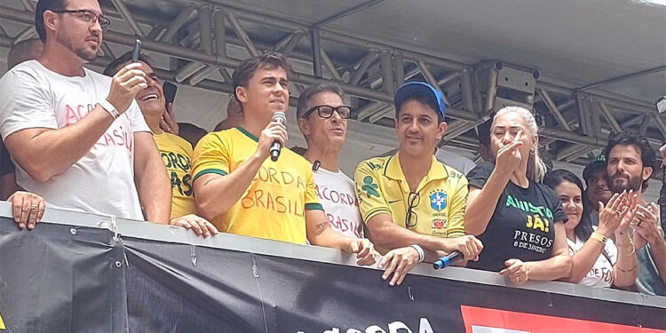 Manifestação reúne milhares na Praça da Liberdade com críticas ao governo Lula e ao STF
