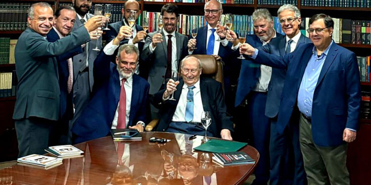 Jurista Ives Gandra toma posse na Academia Nacional de Direito Desportivo