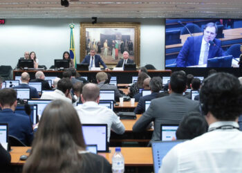 CCJ da Câmara aprova PEC sobre o fim da escala 6×1