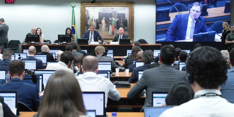 CCJ da Câmara aprova PEC sobre o fim da escala 6×1