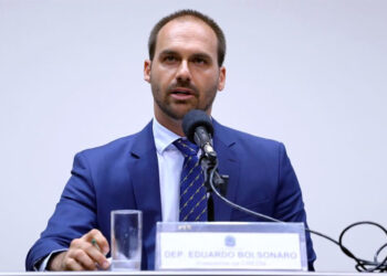 Mendonça pede vista e suspende julgamento contra Eduardo Bolsonaro