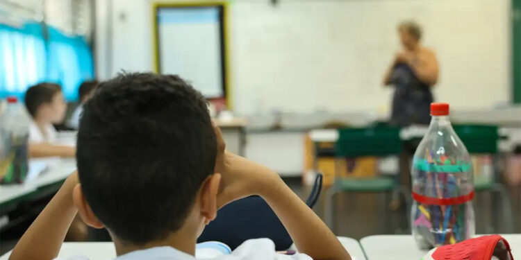 Educação em colapso, segurança fragilizada e Brasil em espera