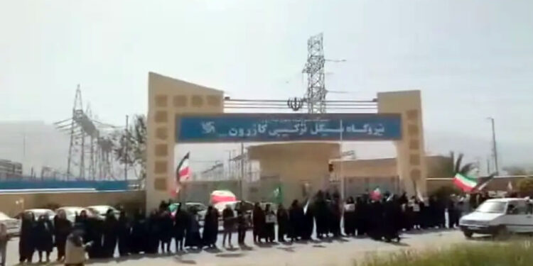 Iranianos formam correntes humanas em usinas de energia após ameaças dos EUA