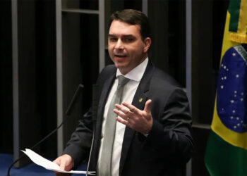 PL sai em defesa de Flávio Bolsonaro e nega ligação com caso do Banco Master