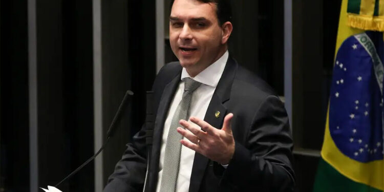 PL sai em defesa de Flávio Bolsonaro e nega ligação com caso do Banco Master