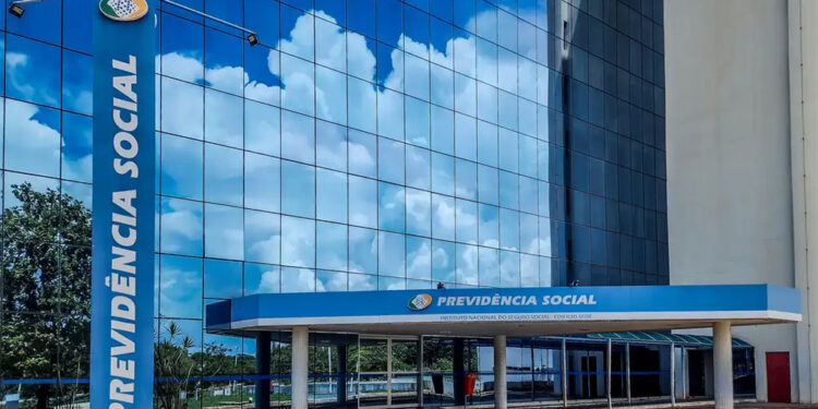 INSS inicia pagamento antecipado do 13º salário para aposentados e pensionistas