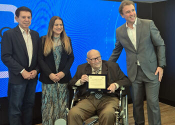 Ives Gandra é homenageado na estreia do talk show jurídico “Direito ao Ponto” da EPD