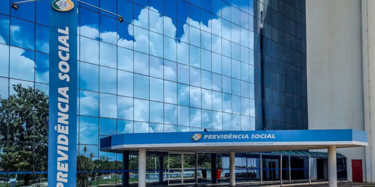 Governo antecipa pagamento do 13º do INSS e injeta bilhões na economia já em abril