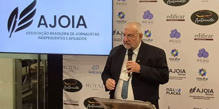 Grupo Ouvidoria Popular homenageia William Saliba
