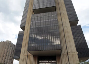 Boletim Focus eleva projeções para inflação e taxa Selic em 2026, aponta Banco Central