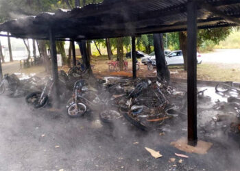 Incêndio em estacionamento da Aperam destrói dezenas de motocicletas em Timóteo