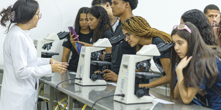 Unileste oferece bolsas de até 100% no Vestibular Bolsa Destaque
