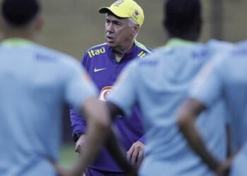 Ancelotti adota Hino Nacional Brasileiro como motivação para Seleção Brasileira