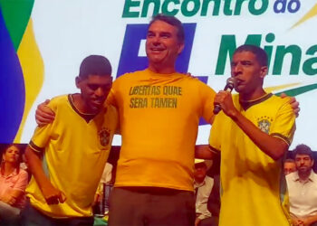 Irmãos do Vale do Aço emocionam Flávio Bolsonaro durante encontro em Belo Horizonte
