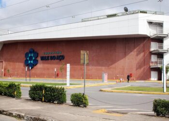 Advogada é presa sob suspeita de furtar sacola com compras em shopping de Ipatinga