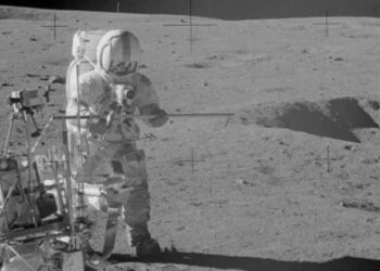 Imagens da NASA revelam bola de golfe na Lua