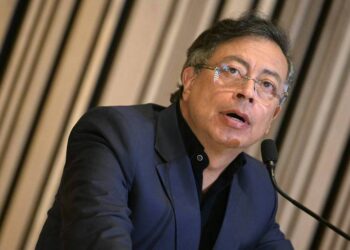Petro proíbe posse de sucessor em instalação militar colombiana