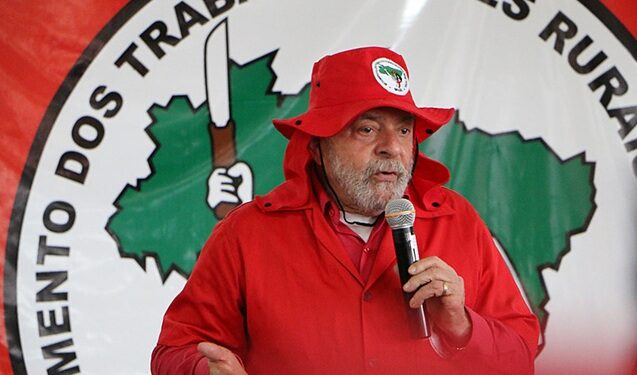 Lula recebe líderes do MST fora da agenda no Planalto