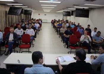 Sindimiva e Usiminas realizam encontro para aproximação de fornecedores locais