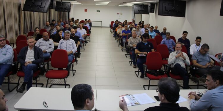 Sindimiva e Usiminas realizam encontro para aproximação de fornecedores locais