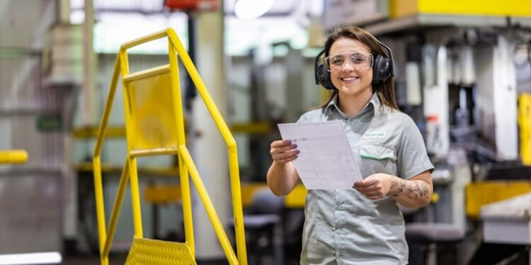 Usiminas abre inscrições para estágio e jovem aprendiz em nove cidades brasileiras