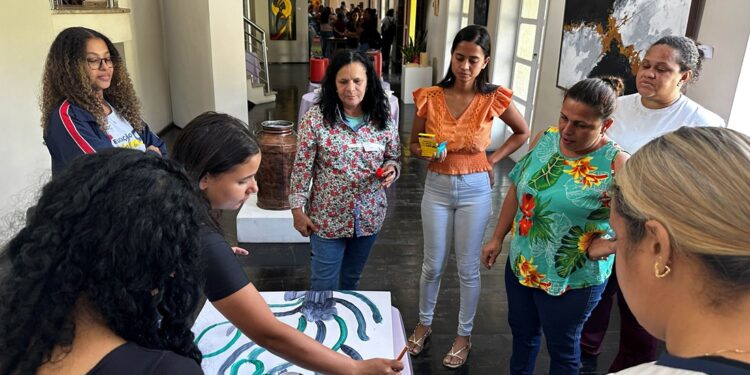 Fundação Aperam promove evento sobre autocuidado para 700 auxiliares educacionais