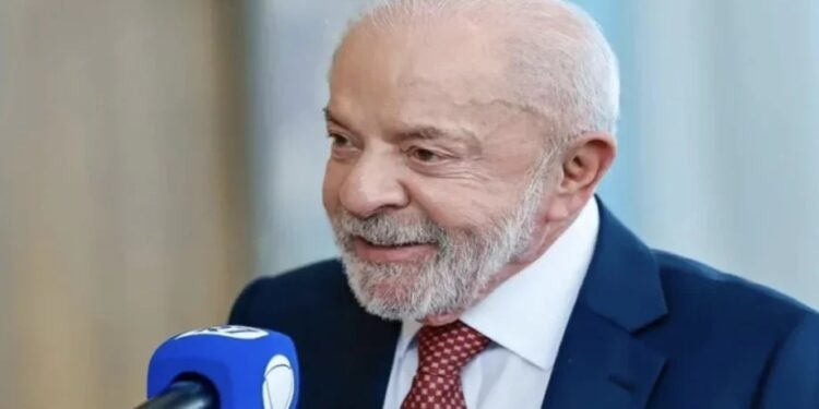 Lula associa custo de vida a compras por celular