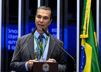 Abrasel defende debate aprofundado no Senado sobre escala 6×1