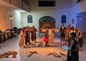 Santana do Paraíso oferece curso gratuito de teatro sacro