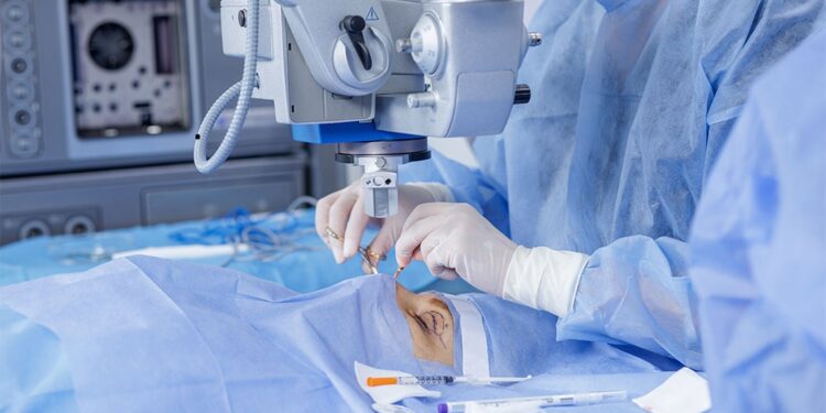 Justiça suspende médico investigado por erros em cirurgias plásticas